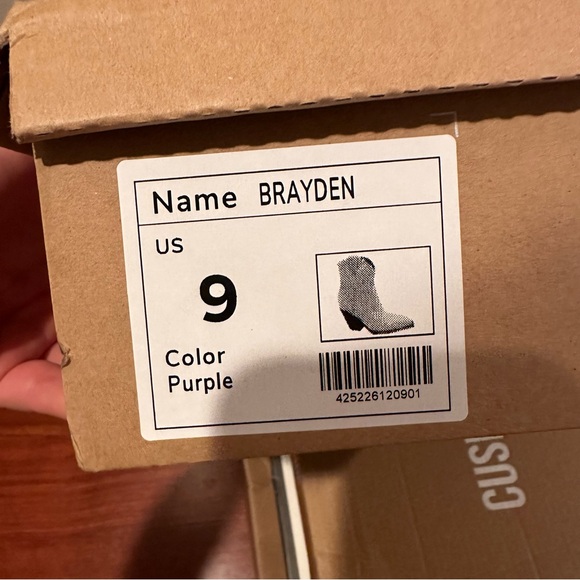 Lavender Western Ankle Boots with Silver Accents - Picture 4 of 4